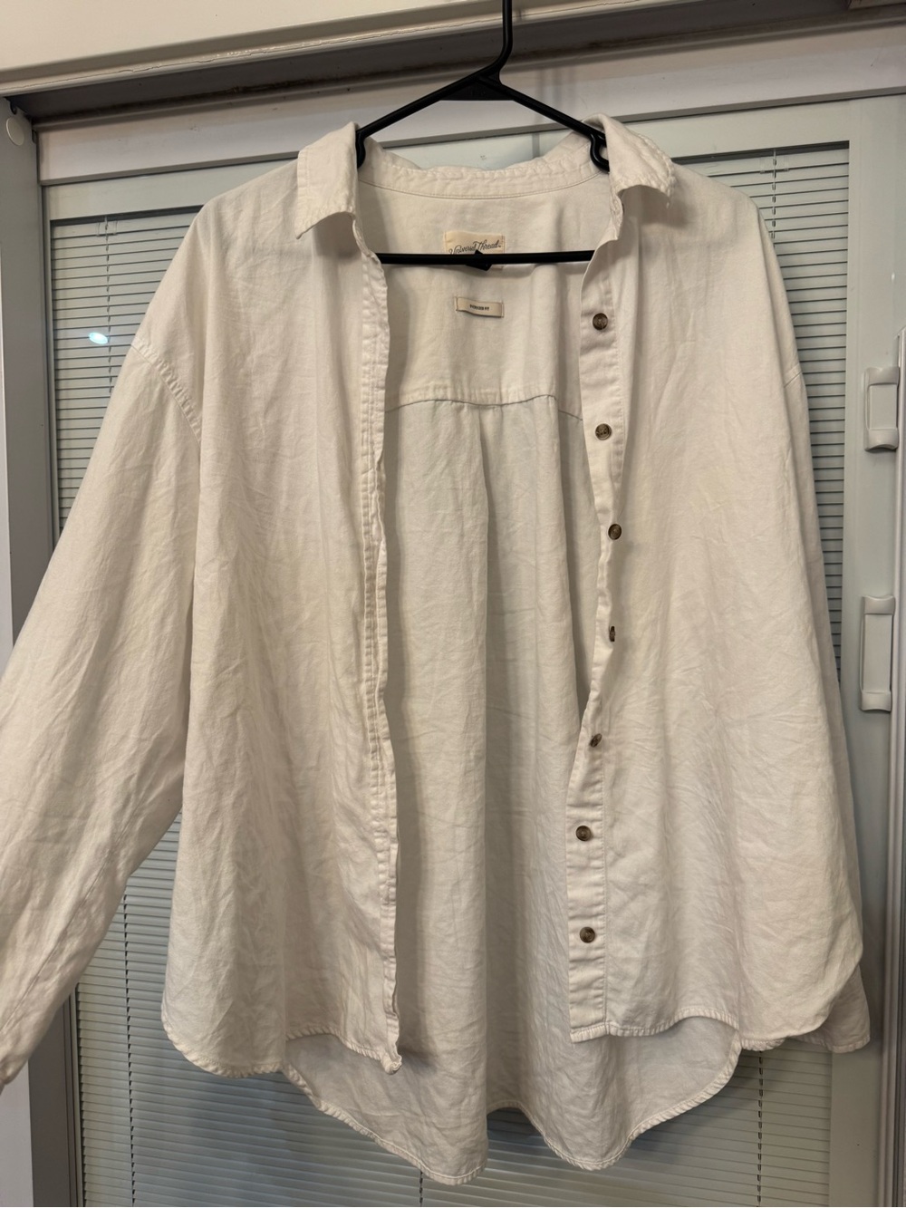 Universal Thread Long Sleeve Oversized Button-Down Shirt in White, size large